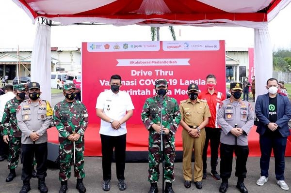 Gubernur Edy Rahmayadi Apresiasi Vaksinasi Drive Thru di Lanud Soewondo